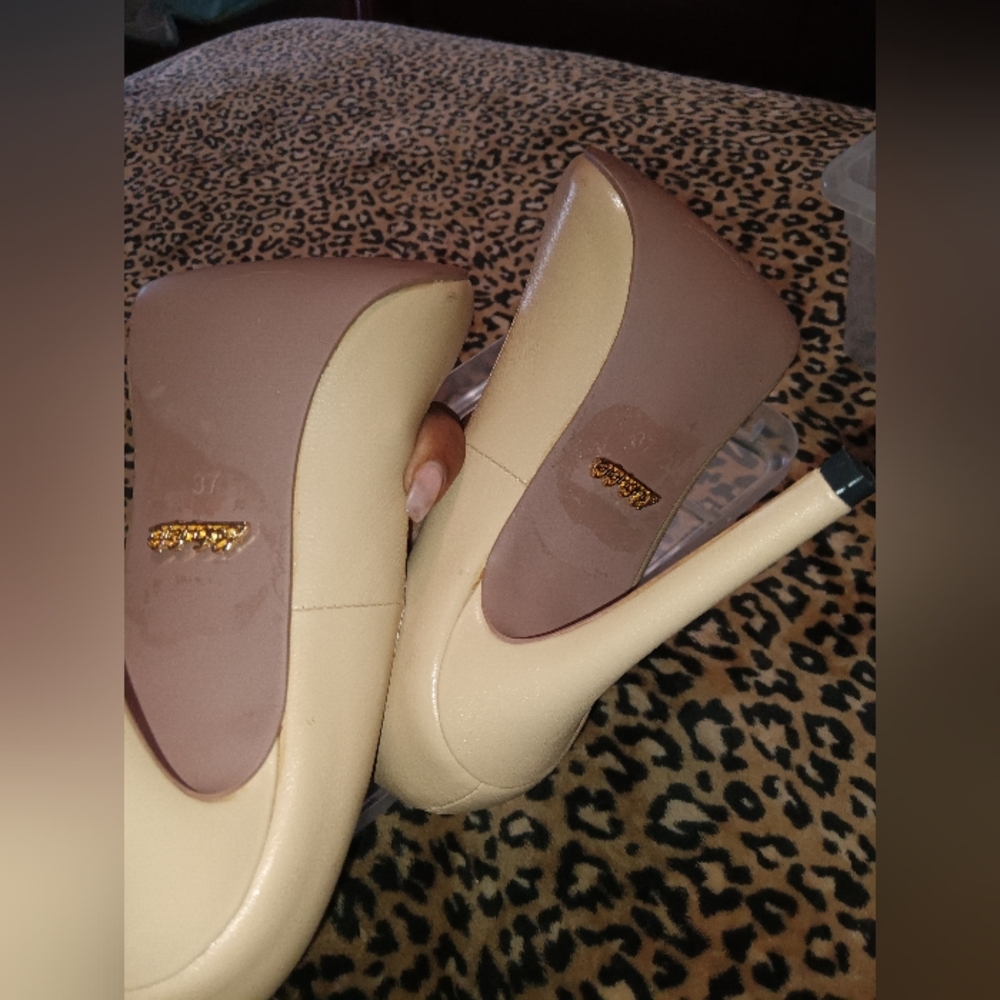 Shoes - Picture 2 of 3